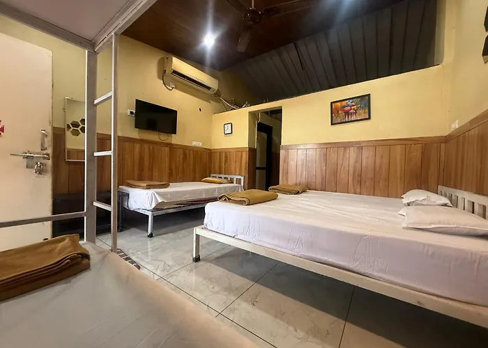 Green Fog Guesthouse Lonavala
