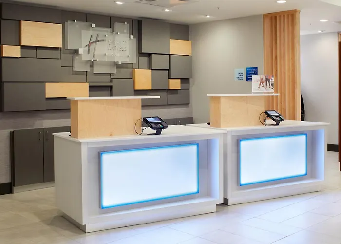 Holiday Inn Express & Suites - Cincinnati North - Liberty Way By Ihg West Chester