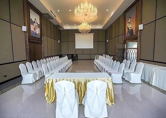 Grand Prix Golf Club Hotel กาญจนบุรี