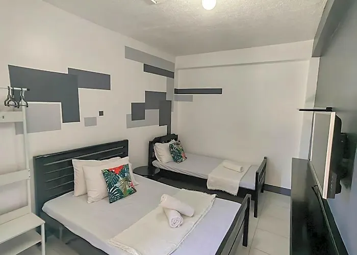 Aa Travellers Pad Hotel Laoag