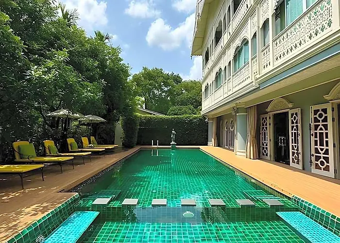 At Pingnakorn Riverside Hotel เชียงใหม่