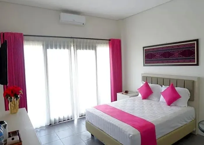 La Cecile Hotel And Cafe Labuan Bajo