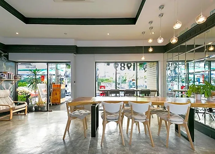 1989 Hostel & Cafe Bangkok