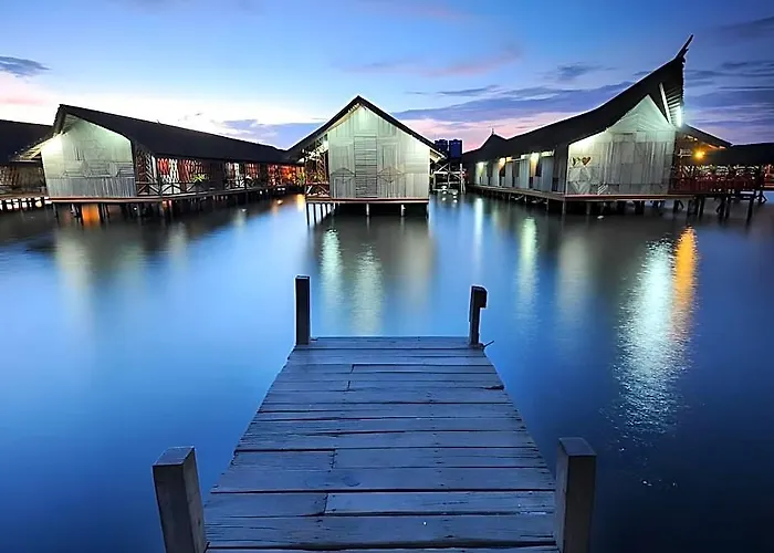 Dragon Inn Floating Resort Semporna