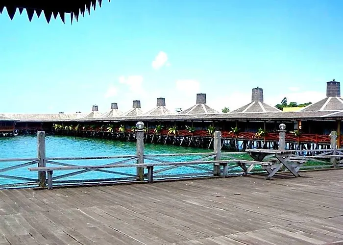 Dragon Inn Floating Resort Semporna