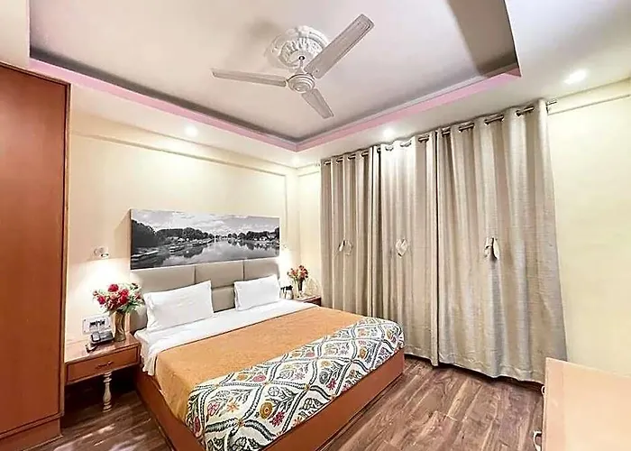 Hotel Centre Point Srinagar 