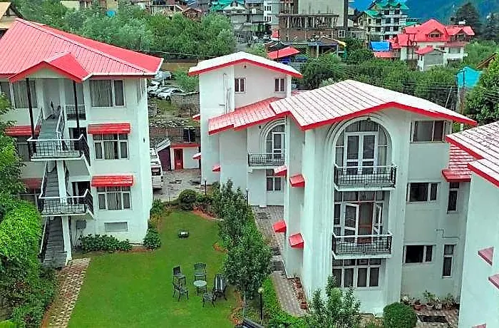 De Vivendi Resorts, Manali With 35000 Sqft Open Lawn