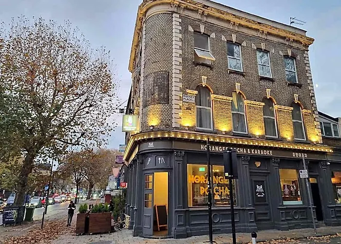 London Full House Hotel