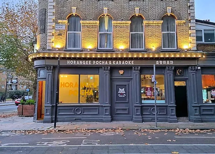 London Full House Hotel