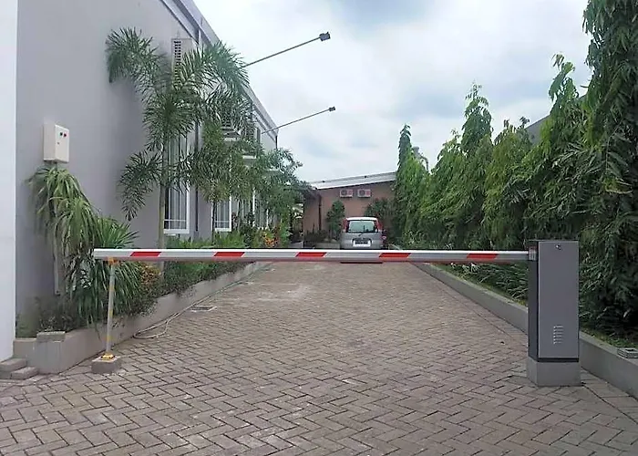 Sunshine Family Homestay Near Terminal 1 Juanda Airport Surabaya