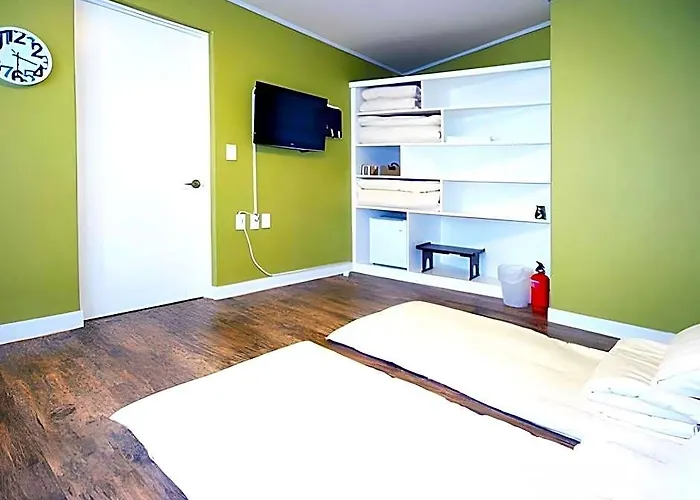 Crib 49 Guesthouse Seoul - Foreigner Only