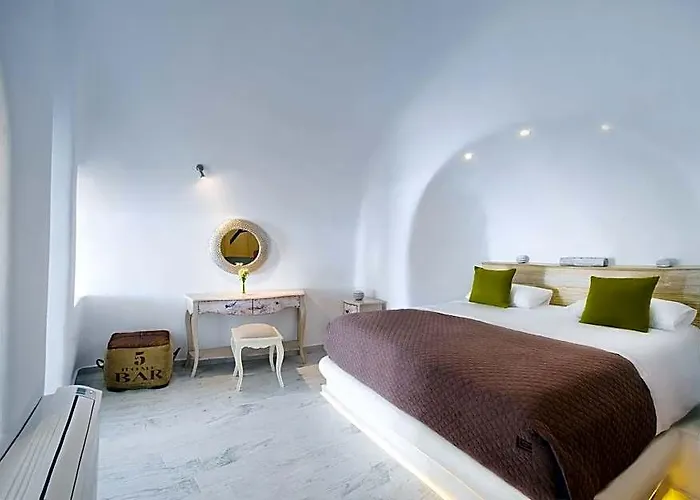 Hyperion Oia Suites