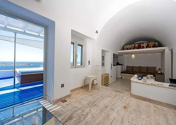 Hyperion Oia Suites