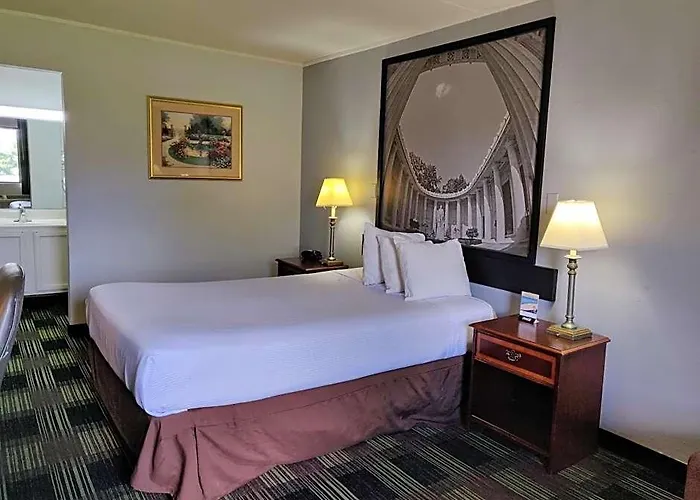 Sprucewood Inn Elyria