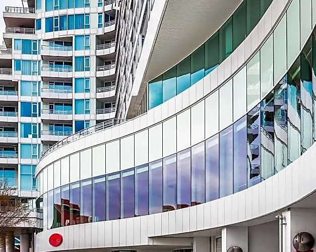 Pinnacle Hotel At The Pier North Vancouver