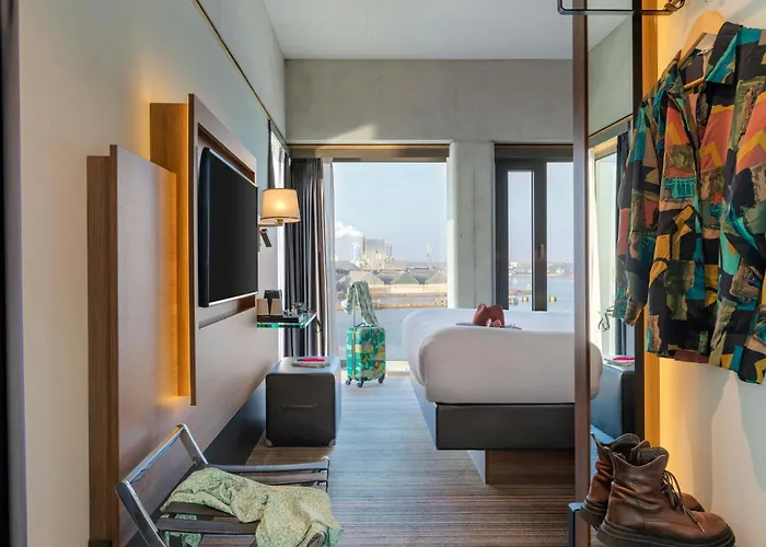 Moxy Amsterdam Houthavens Otel