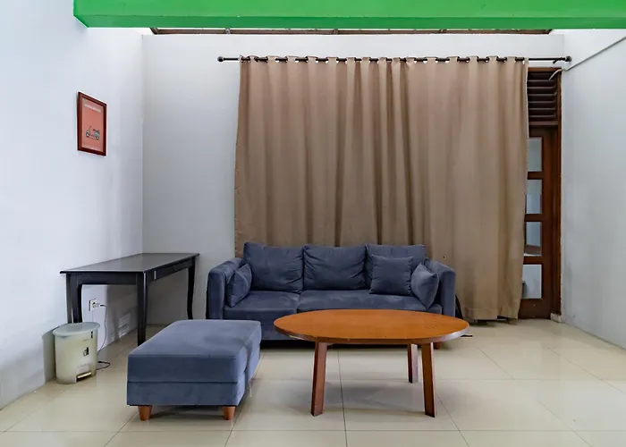 Reddoorz Plus Near Cilandak Town Square 2 Jakarta