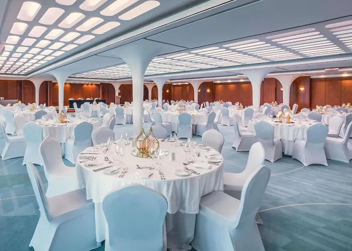 Queen Elizabeth 2 Hotel Dubaj