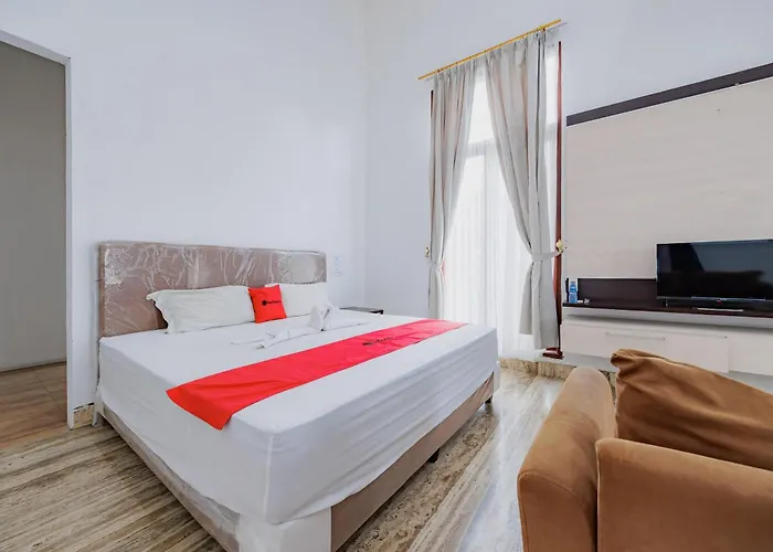 Reddoorz Premium Near Stasiun Lenteng Agung Jakarta