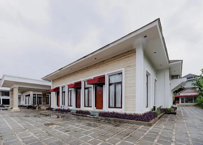 Reddoorz Premium Near Stasiun Lenteng Agung Jakarta