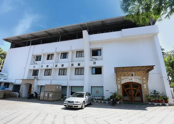 Super Townhouse Dona Castle Hotel Kollam