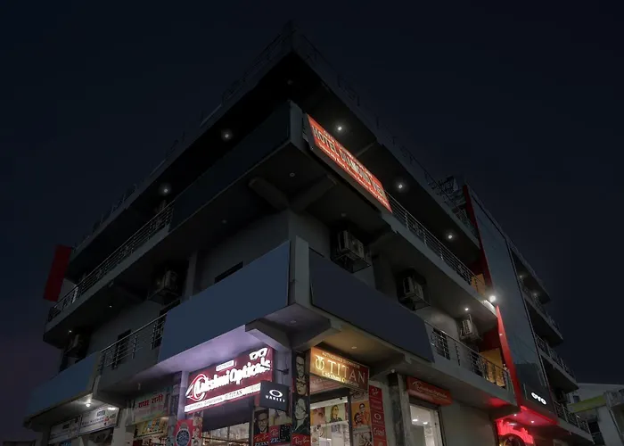Townhouse Diamond View Hotel Noida