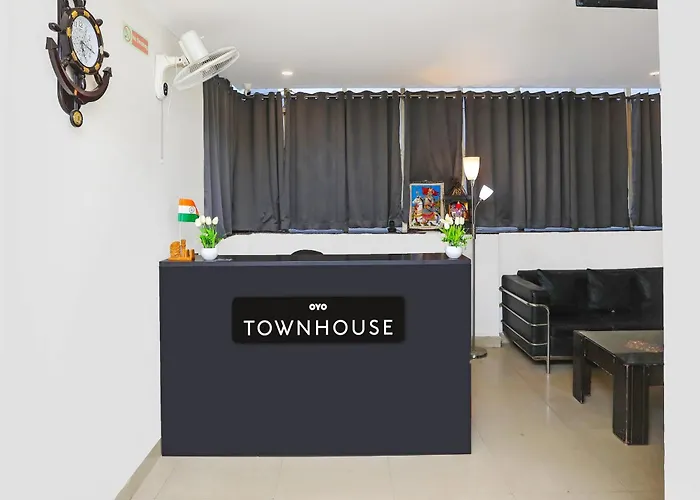 Townhouse Diamond View Hotel Noida