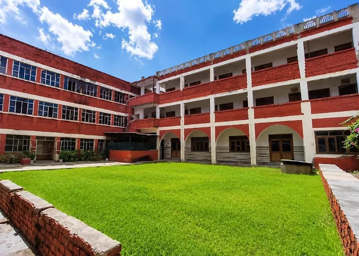 Hotel Goverdhan - Walking To Raja Ki Mandi Railway And 3Km From Isbt Agra 