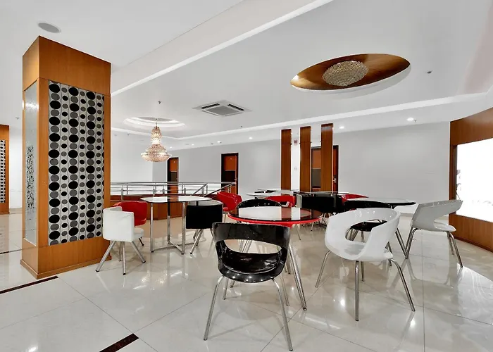 Super Capital O Rudra Grand Near Kondapur X Road Hotel