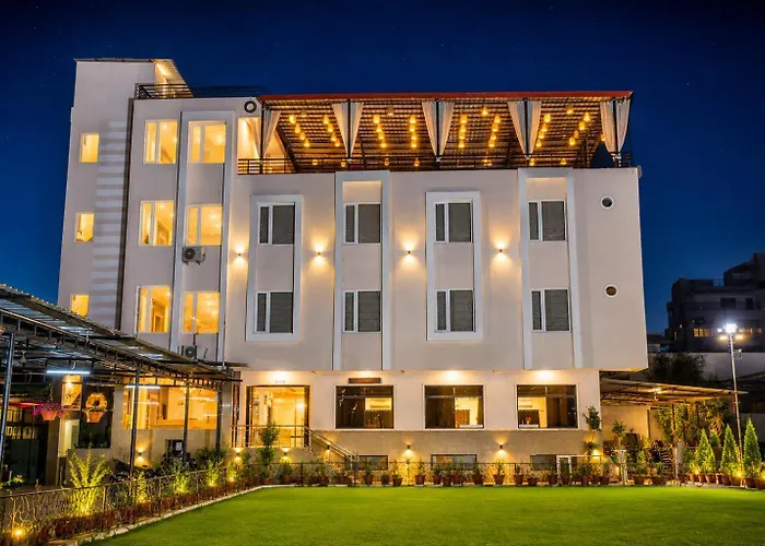 Hotel Bhairav Bagh -100 Mtr From Celebration Mall Udaipur