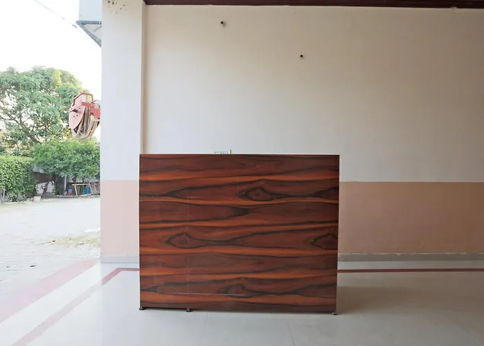 Hotel O Surprise Farm House Aligarh