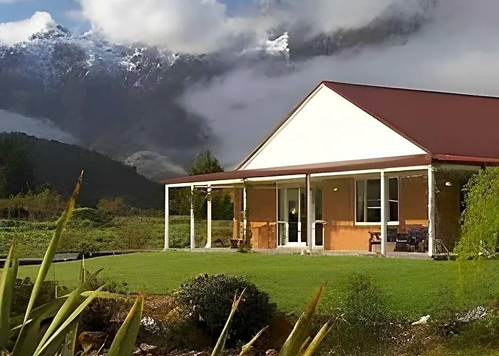 Misty Peaks Hotel Fox Glacier
