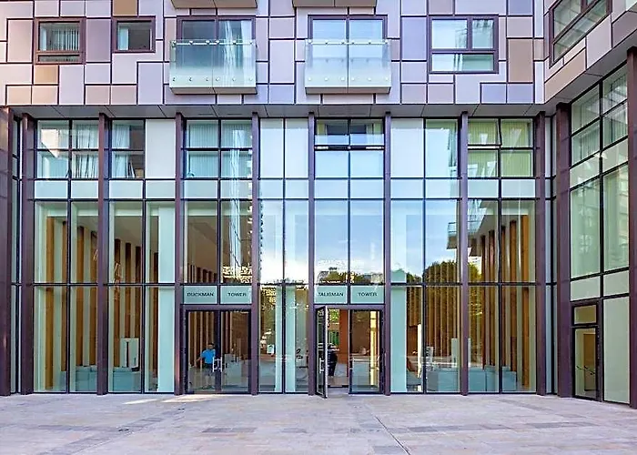 Lincoln Plaza Serviced Apartments By Thesqua.Re London