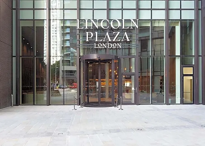 Lincoln Plaza Serviced Apartments By Thesqua.Re London
