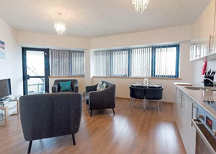 Hamilton Grace - The Quadrant Hotel Swindon