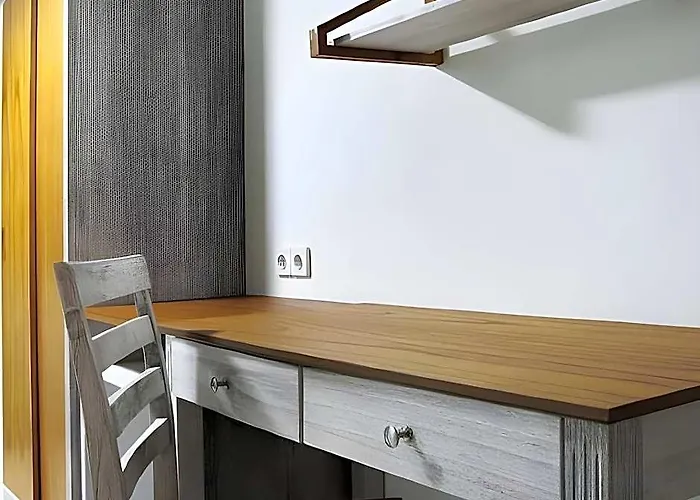 Urbanest Inn House Slipi Jakarta