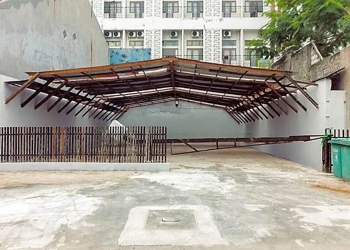 Urbanest Inn House Slipi Jakarta
