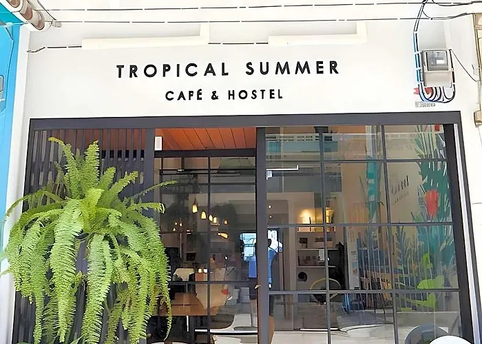 Tropical Summer Cafe & Hostel กรุงเทพมหานคร