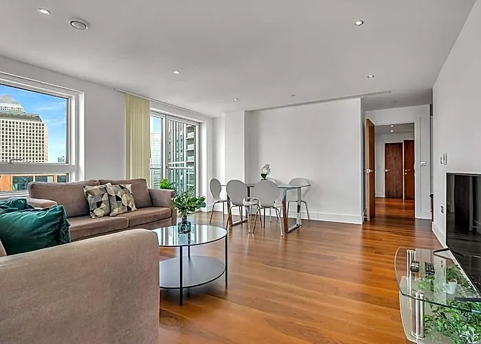 Lincoln Plaza Serviced Apartments By Thesqua.Re London