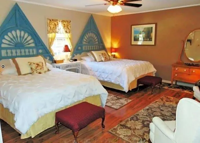Maple Leaf Cottage Inn Elsah
