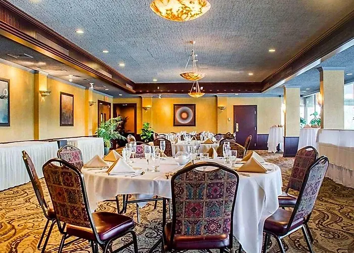 Clarion Hotel & Suites Riverfront Oswego