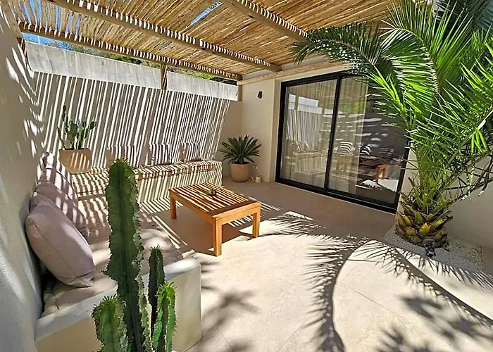Le Clos des Délices - Love Room - Chambre avec spa, terrasse et parking privatif Aubagne
