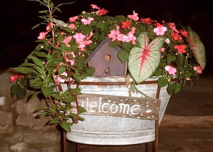 Maple Leaf Cottage Inn Elsah