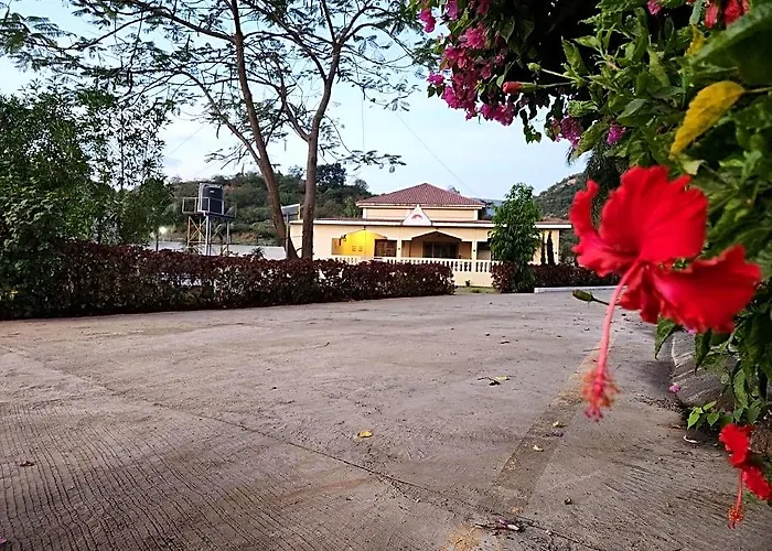 Hillrock Resort & Villas, Karjat Neral
