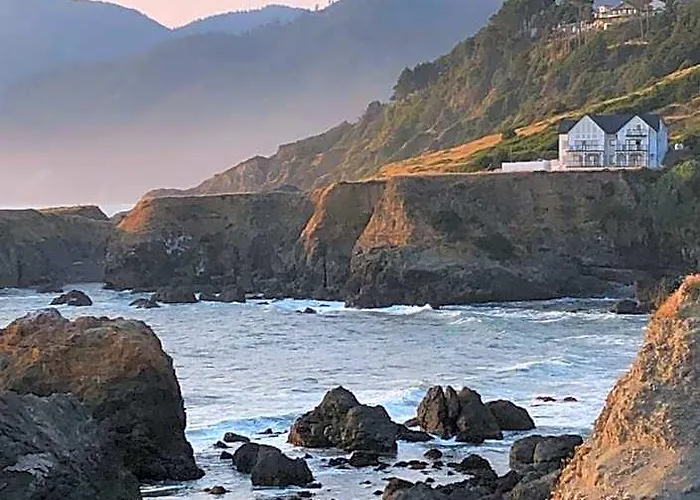 The Castle Inn Of The Lost Coast Shelter Cove