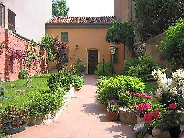 Bed and Breakfast Il Giardino Fiorito Ferrara