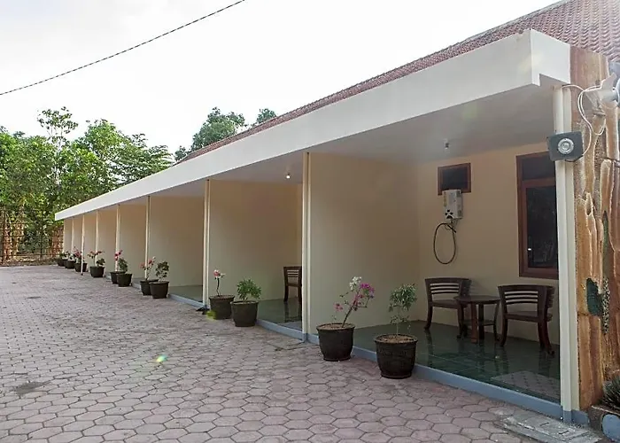 Reddoorz Near Baluran National Park Hotel Banyuwangi 