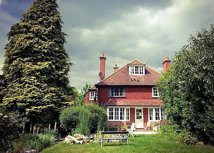 Rosemead Guest House Claygate