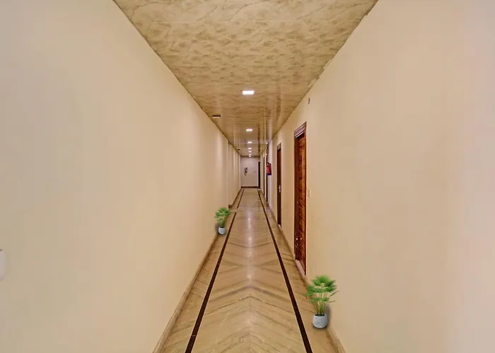 Hotel O Raas Near Hira Sweet New Delhi