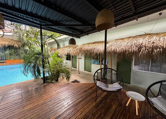 Refugio Surf Lodge Tamarindo